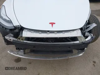 2021 Tesla Model Y Long Range with VIN 5YJYGDEE0MF209045, listed as a IAAI auction lot 41762738 with 24,721 mi miles. Bid and sale history available at carsss.com. Image 20.