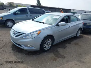 2013 Hyundai Sonata GLS z VIN 5NPEB4AC8DH533528, wystawiony jako IAAI lot #42175240 z przebiegiem 88 841 mil mil oraz . Historia ofert i sprzedaży dostępna na DreamBid. Obrazek 2.