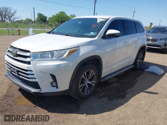 2018 Toyota Highlander LE z VIN 5TDZZRFH9JS288436, wystawiony jako IAAI lot #41990854 z przebiegiem 151 651 mil mil oraz . Historia ofert i sprzedaży dostępna na DreamBid. Obrazek 2.