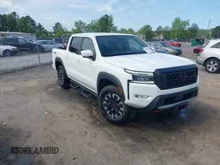2023 Nissan Frontier Pro-4X z VIN 1N6ED1EK4PN646503, wystawiony jako IAAI lot #42069729 z przebiegiem 40 951 mil mil oraz . Historia ofert i sprzedaży dostępna na DreamBid. Obrazek 1.