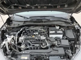 2022 Toyota Corolla Cross LE z VIN 7MUBAABG2NV007483, wystawiony jako Copart lot #55647665 z przebiegiem 43 699 mil mil oraz Szkody całkowita. Historia ofert i sprzedaży dostępna na DreamBid. Obrazek 12.