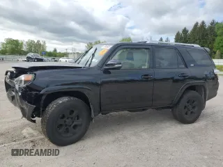 2018 Toyota 4Runner SR5 z VIN JTEBU5JR1J5531022, wystawiony jako Copart lot #57049625 z przebiegiem Nie podano mil oraz Szkoda całkowita • Salvage title. Historia ofert i sprzedaży dostępna na DreamBid. Obrazek 1.