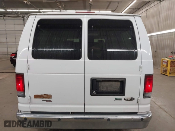 2013 Ford Econoline Passenger XL z VIN 1FBNE3BL7DDA62126, wystawiony jako IAAI lot #42354986 z przebiegiem 66 906 mil mil oraz . Historia ofert i sprzedaży dostępna na DreamBid. Obrazek 17.
