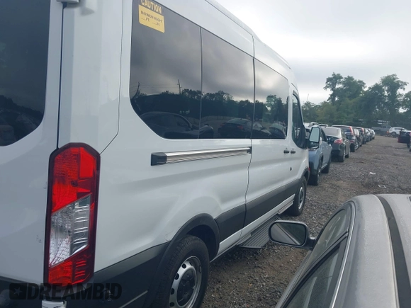 2019 Ford Transit Passenger XL with VIN 1FBZX2CM9KKA25228, listed as a IAAI auction lot 40274823 with 35,155 mi miles. Bid and sale history available at carsss.com. Image 4.