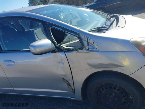 2013 Honda Fit with VIN JHMGE8H35DC073946, listed as a IAAI auction lot 41834130 with 173,018 mi miles. Bid and sale history available at carsss.com. Image 6.