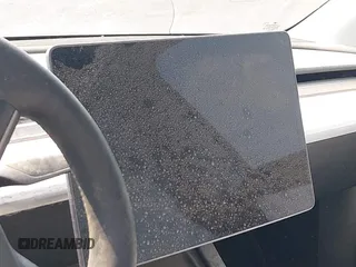 2021 Tesla Model Y Long Range z VIN 5YJYGDEE7MF140144, wystawiony jako IAAI lot #42350137 z przebiegiem Nie podano mil oraz . Historia ofert i sprzedaży dostępna na DreamBid. Obrazek 14.