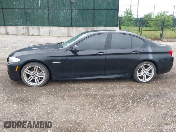 2013 BMW 5 Series 550i xDrive с VIN WBAFU9C51DDY72113, выставлен на аукционе IAAI как лот 42446069 с пробегом Не указан миль и . История ставок и продаж доступна на DreamBid. Изображение 13.