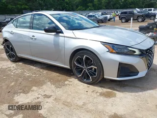2024 Nissan Altima SR z VIN 1N4BL4CVXRN370456, wystawiony jako IAAI lot #42152499 z przebiegiem 30 007 mil mil oraz . Historia ofert i sprzedaży dostępna na DreamBid. Obrazek 1.