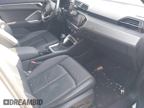2022 Audi Q3 S line Premium z VIN WA1DECF34N1086088, wystawiony jako IAAI lot #42102694 z przebiegiem 81 530 mil mil oraz . Historia ofert i sprzedaży dostępna na DreamBid. Obrazek 5.