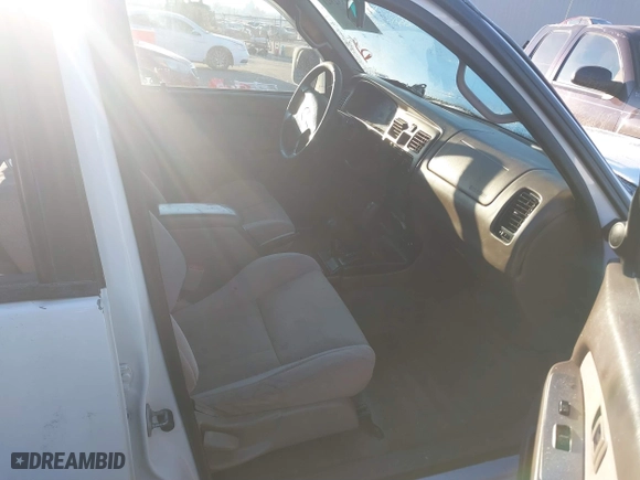 2001 Toyota 4Runner SR5 with VIN JT3HN86R010355250, listed as a IAAI auction lot 41332921 with 301,294 mi miles. Bid and sale history available at carsss.com. Image 5.