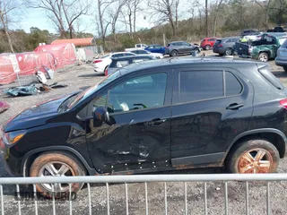2022 Chevrolet Trax LS z VIN KL7CJKSM4NB527702, wystawiony jako IAAI lot #41339416 z przebiegiem 52 934 mil mil oraz . Historia ofert i sprzedaży dostępna na DreamBid. Obrazek 14.
