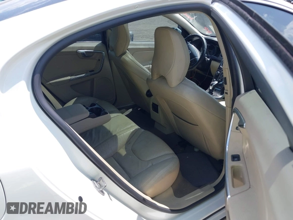 2014 Volvo S60 T5 z VIN YV1612FSXE2277644, wystawiony jako IAAI lot #42405453 z przebiegiem Nie podano mil oraz . Historia ofert i sprzedaży dostępna na DreamBid. Obrazek 8.