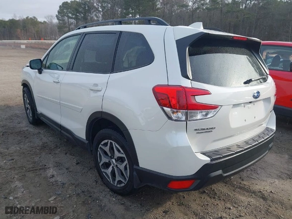 2022 Subaru Forester Premium with VIN JF2SKADC6NH497157, listed as a IAAI auction lot 41439374 with 30,582 mi miles. Bid and sale history available at carsss.com. Image 3.