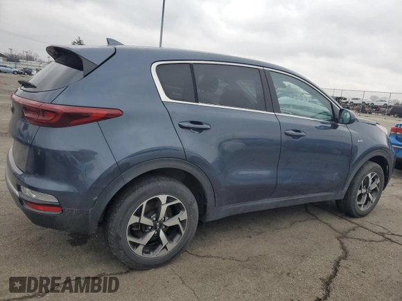 2022 Kia Sportage LX with VIN KNDPMCAC6N7973427, listed as a Copart auction lot 44967555 with 30,143 mi miles and Salvage Title. Bid and sale history available at carsss.com. Image 3.