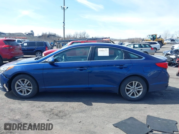 2015 Hyundai Sonata SE z VIN 5NPE24AF7FH158728, wystawiony jako IAAI lot #41841372 z przebiegiem 128 948 mil mil oraz . Historia ofert i sprzedaży dostępna na DreamBid. Obrazek 14.