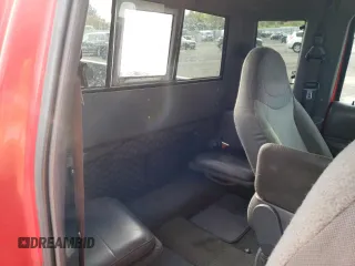 1999 Ford Ranger XL z VIN 1FTZR15V6XTA75656, wystawiony jako Copart lot #47669735 z przebiegiem 167 488 mil mil oraz Szkoda całkowita • Salvage title. Historia ofert i sprzedaży dostępna na DreamBid. Obrazek 10.