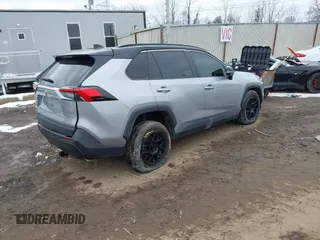 2019 Toyota RAV4 XLE with VIN 2T3W1RFV0KW007088, listed as a IAAI auction lot 41642339 with 60,567 mi miles. Bid and sale history available at carsss.com. Image 4.