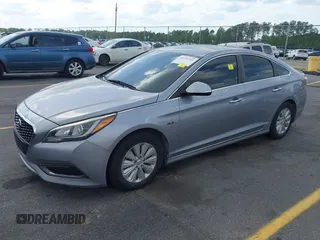 2016 Hyundai Sonata Hybrid SE with VIN KMHE24L15GA039176, listed as a IAAI auction lot 42135751 with 135,592 mi miles. Bid and sale history available at carsss.com. Image 18.