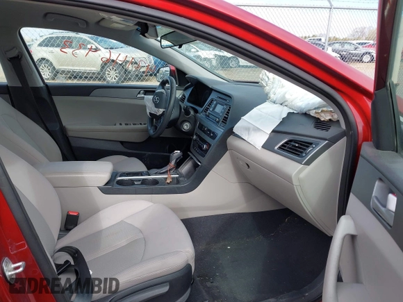 2015 Hyundai Sonata SE z VIN 5NPE24AFXFH189519, wystawiony jako IAAI lot #42146433 z przebiegiem 134 045 mil mil oraz . Historia ofert i sprzedaży dostępna na DreamBid. Obrazek 5.