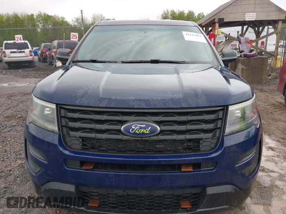 2017 Ford Police Interceptor Utility z VIN 1FM5K8AT3HGC25647, wystawiony jako IAAI lot #42223972 z przebiegiem 213 599 mil mil oraz . Historia ofert i sprzedaży dostępna na DreamBid. Obrazek 6.