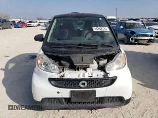 2014 Smart fortwo Pure z VIN WMEEJ3BA8EK742332, wystawiony jako Copart lot #44252235 z przebiegiem 97 980 mil mil oraz Czysty tytuł • Clean title. Historia ofert i sprzedaży dostępna na DreamBid. Obrazek 5.