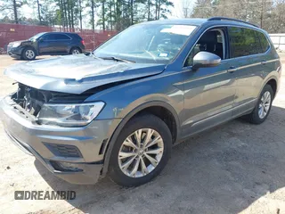 2018 Volkswagen Tiguan SEL with VIN 3VV3B7AX6JM001231, listed as a IAAI auction lot 41781659 with 137,930 mi miles and . Bid and sale history available at DreamBid. Image 2.