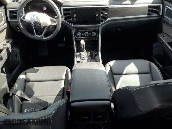 2023 Volkswagen Atlas SE z VIN 1V2HP2CA7PC550740, wystawiony jako Copart lot #55837705 z przebiegiem 15 376 mil mil oraz Szkoda całkowita • Salvage title. Historia ofert i sprzedaży dostępna na DreamBid. Obrazek 8.