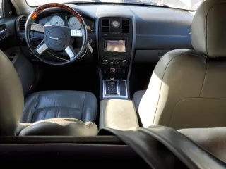 2005 Chrysler 300 C z VIN 2C3JA63H05H504299, wystawiony jako Copart lot #82318874 z przebiegiem 88 039 mil mil oraz Szkoda całkowita • Salvage title. Historia ofert i sprzedaży dostępna na DreamBid. Obrazek 8.