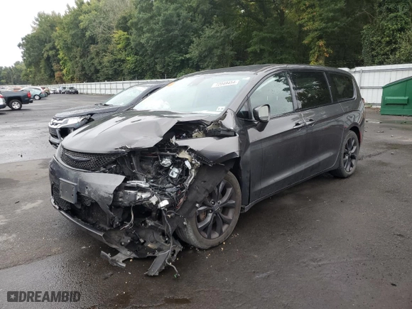 2019 Chrysler Pacifica Touring Plus with VIN 2C4RC1FG3KR644934, listed as a Copart auction lot 72049454 with 135,245 mi miles and Salvage Title. Bid and sale history available at carsss.com. Image 1.