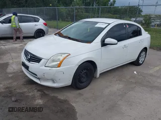 2012 Nissan Sentra 2.0 z VIN 3N1AB6AP9CL785819, wystawiony jako IAAI lot #42248537 z przebiegiem 185 392 mil mil oraz . Historia ofert i sprzedaży dostępna na DreamBid. Obrazek 2.