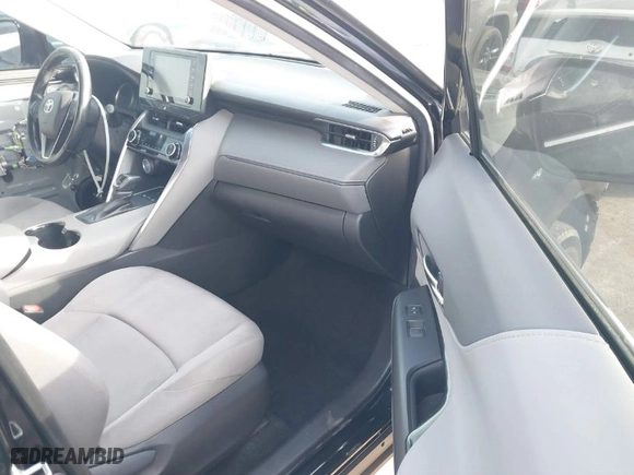 2021 Toyota Venza LE with VIN JTEAAAAH8MJ031018, listed as a IAAI auction lot 41492643 with 99,634 mi miles. Bid and sale history available at carsss.com. Image 5.