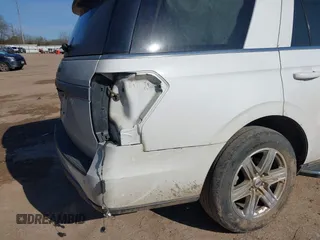 2020 Ford Expedition XLT with VIN 1FMJU1HT6LEA24349, listed as a IAAI auction lot 41218383 with 121,157 mi miles. Bid and sale history available at carsss.com. Image 19.