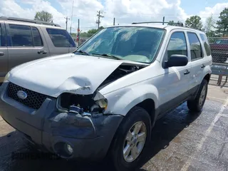 2005 Ford Escape XLT with VIN 1FMYU93125DA22612, listed as a IAAI auction lot 41971728 with 192,461 mi miles. Bid and sale history available at carsss.com. Image 17.
