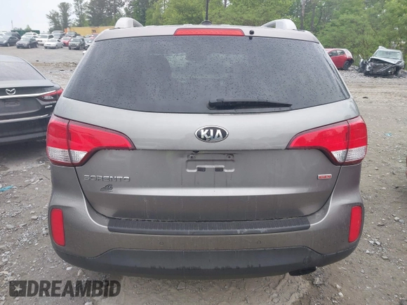 2015 Kia Sorento LX with VIN 5XYKTCA61FG573531, listed as a IAAI auction lot 42086854 with 226,393 mi miles. Bid and sale history available at carsss.com. Image 16.