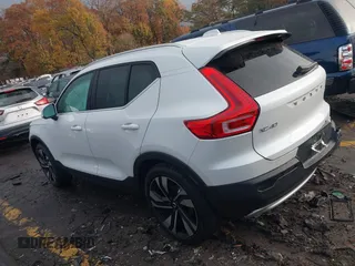 2023 Volvo XC40 Ultimate Bright Theme с VIN YV4L12UA6P2057484, выставлен на аукционе IAAI как лот 40963901 с пробегом 8 196 миль миль и . История ставок и продаж доступна на DreamBid. Изображение 14.