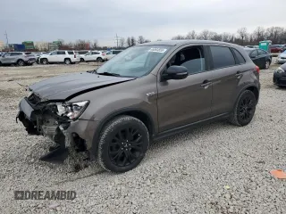 2018 Mitsubishi Outlander ES z VIN JA4AP3AU8JZ026971, wystawiony jako Copart lot #46864855 z przebiegiem 126 811 mil mil oraz Szkoda całkowita • Salvage title. Historia ofert i sprzedaży dostępna na DreamBid. Obrazek 1.