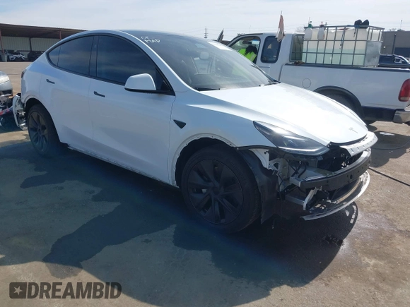 2024 Tesla Model Y Long Range with VIN 7SAYGDEE8RF161370, listed as a IAAI auction lot 41692706 with 11,490 mi miles. Bid and sale history available at carsss.com. Image 1.