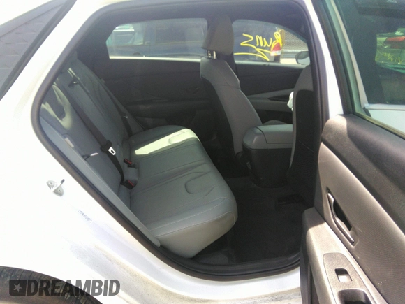 2024 Hyundai Elantra Limited z VIN KMHLN4DJ4RU093132, wystawiony jako IAAI lot #41960097 z przebiegiem 8 445 mil mil oraz . Historia ofert i sprzedaży dostępna na DreamBid. Obrazek 8.
