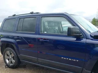 2015 Jeep Patriot Latitude z VIN 1C4NJRFB5FD270374, wystawiony jako IAAI lot #42039211 z przebiegiem 106 665 mil mil oraz . Historia ofert i sprzedaży dostępna na DreamBid. Obrazek 13.