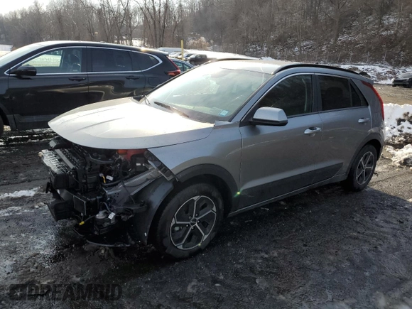 2024 Kia Niro LX with VIN KNDCP3LE0R5137103, listed as a Copart auction lot 43588865 with 4,224 mi miles and Salvage Title. Bid and sale history available at carsss.com. Image 1.