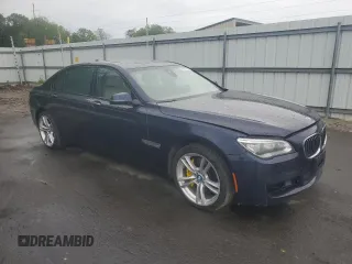 2015 BMW 7 Series 750Li z VIN WBAYE8C51FD781314, wystawiony jako Copart lot #56537395 z przebiegiem 69 682 mil mil oraz Szkoda całkowita • Salvage title. Historia ofert i sprzedaży dostępna na DreamBid. Obrazek 4.