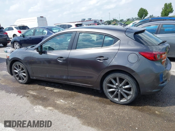 2018 Mazda 3 Touring z VIN 3MZBN1L35JM271525, wystawiony jako IAAI lot #42112552 z przebiegiem 107 299 mil mil oraz . Historia ofert i sprzedaży dostępna na DreamBid. Obrazek 14.