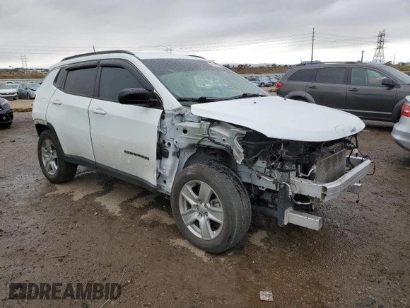 2022 Jeep Compass Latitude with VIN 3C4NJCBB4NT198580, listed as a Copart auction lot 48147765 with 81,562 mi miles and Salvage title. Bid and sale history available at DreamBid. Image 4.