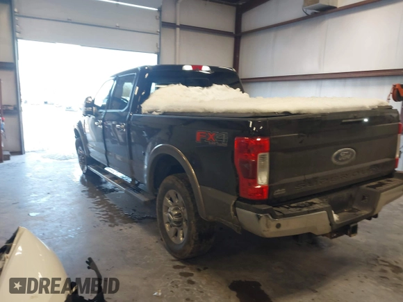 2018 Ford Super Duty F-250 SRW XL with VIN 1FT7W2BT3JEB00064, listed as a IAAI auction lot 41331775 with 171,569 mi miles. Bid and sale history available at carsss.com. Image 3.