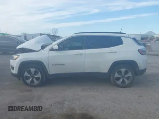 2018 Jeep Compass Latitude z VIN 3C4NJCBBXJT123876, wystawiony jako IAAI lot #41706267 z przebiegiem 69 981 mil mil oraz . Historia ofert i sprzedaży dostępna na DreamBid. Obrazek 14.