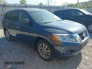 2014 Nissan Pathfinder SV with VIN 5N1AR2MNXEC646983, listed as a IAAI auction lot 42092685 with 143,000 mi miles. Bid and sale history available at carsss.com. Image 1.