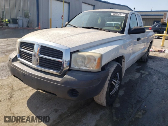 2007 Dodge Dakota z VIN 1D7HW22P07S176624, wystawiony jako Copart lot #68370994 z przebiegiem 284 863 mil mil oraz Szkoda całkowita • Salvage title. Historia ofert i sprzedaży dostępna na DreamBid. Obrazek 2.