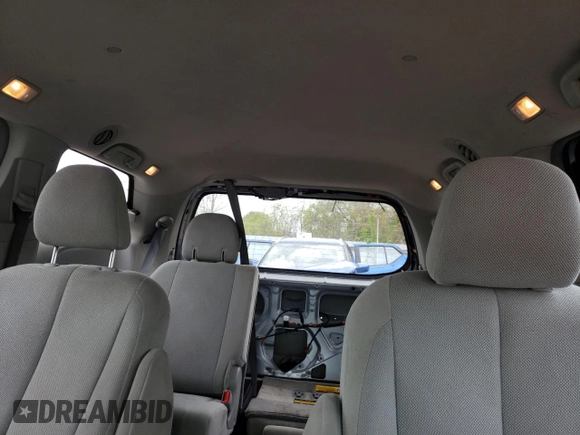 2011 Toyota Sienna z VIN 5TDZK3DC3BS016426, wystawiony jako Copart lot #57070075 z przebiegiem 270 749 mil mil oraz Szkoda całkowita • Salvage title. Historia ofert i sprzedaży dostępna na DreamBid. Obrazek 10.