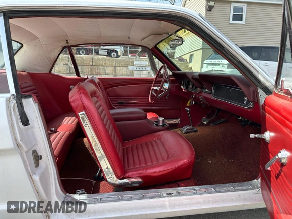 1966 Ford Mustang z VIN 6R07A196382, wystawiony jako Copart lot #49233695 z przebiegiem 23 927 mil mil oraz Nie do naprawy • Non repairable. Historia ofert i sprzedaży dostępna na DreamBid. Obrazek 9.