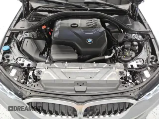 2024 BMW 3 Series 330i z VIN 3MW69FF03R8E05831, wystawiony jako Copart lot #59636535 z przebiegiem 37 718 mil mil oraz Czysty tytuł • Clean title. Historia ofert i sprzedaży dostępna na DreamBid. Obrazek 11.